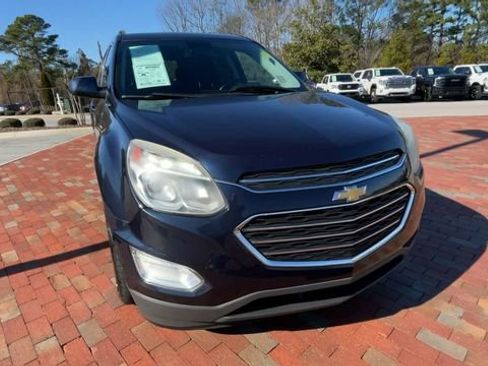 Used 2017 Chevrolet Equinox LT w/ Convenience Package image 4