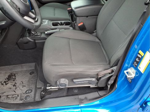 Used 2023 Jeep Gladiator Sport image 7