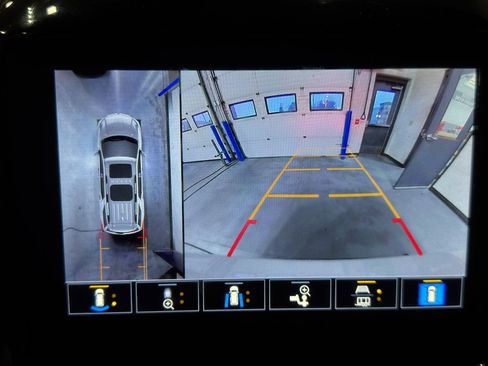 Used 2024 Chevrolet Traverse Premier image 31