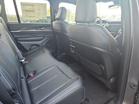 New 2025 Jeep Grand Cherokee Limited w/ Trailer Tow Package image 11