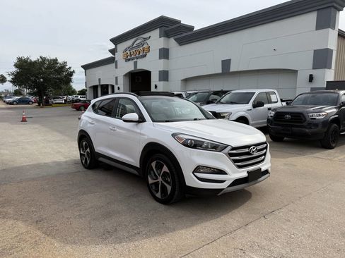 Used 2018 Hyundai Tucson Value FWD image 2
