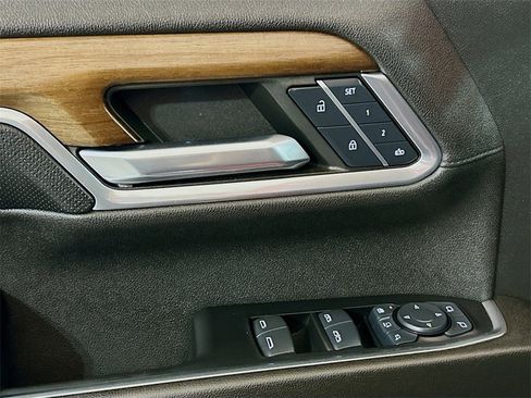 Used 2024 Chevrolet Silverado 2500 High Country w/ Technology Package image 14