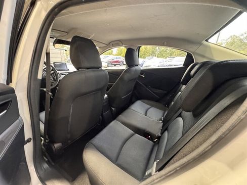 Used 2019 Toyota Yaris LE image 14