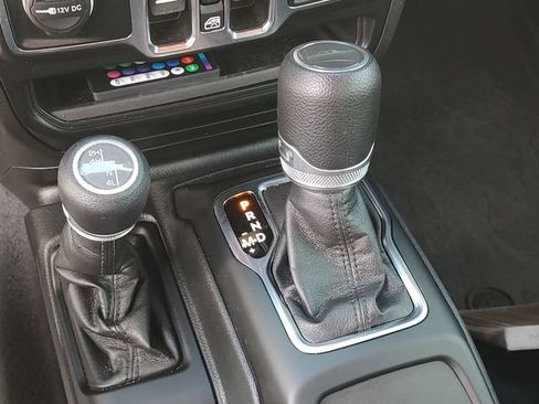 Used 2023 Jeep Gladiator Sport AWD/4WD image 19