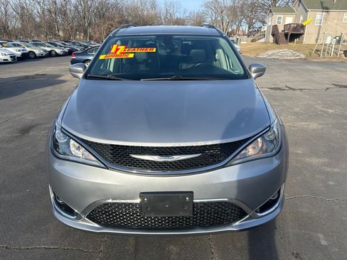 Used 2017 Chrysler Pacifica Touring-L w/ Tire & Wheel Group image 3