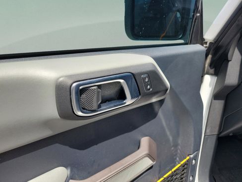 Used 2023 Ford Bronco Badlands image 6