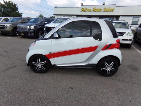 Used 2015 smart fortwo passion image 2