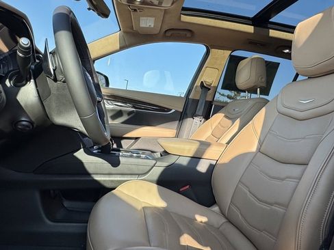 Used 2025 Cadillac XT6 Sport w/ Platinum Package image 18