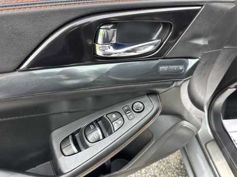 Used 2019 Nissan Maxima SR w/ Premium Package FWD image 9