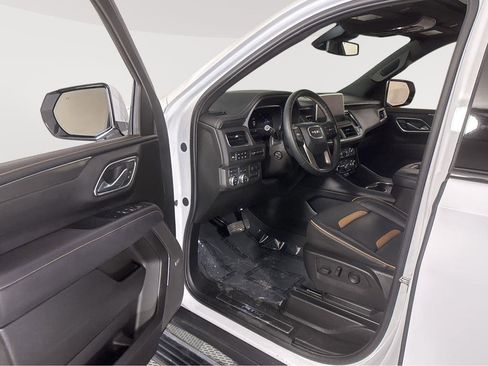 Used 2024 GMC Yukon AT4 image 2