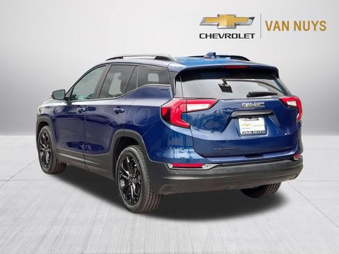 Used 2022 GMC Terrain SLE w/ Driver Convenience Package FWD image 7