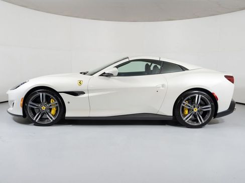 Used 2019 Ferrari Portofino image 11