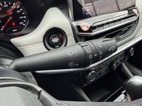 Used 2024 Jeep Compass Limited image 30