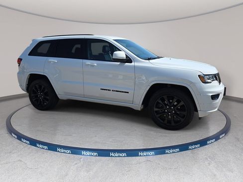 Used 2018 Jeep Grand Cherokee Altitude AWD/4WD image 5