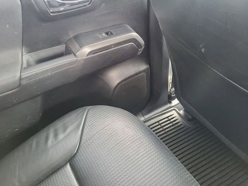 Used 2019 Toyota Tacoma TRD Sport image 15