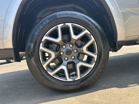 Used 2025 RAM 1500 Laramie AWD/4WD image 18