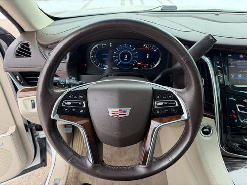 Used 2016 Cadillac Escalade Luxury image 18