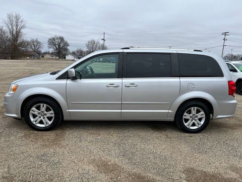 Used 2011 Dodge Grand Caravan Crew w/ Entertainment Group 1 image 2