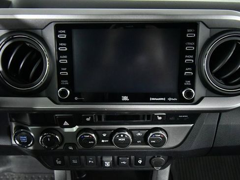 Used 2020 Toyota Tacoma Limited image 4