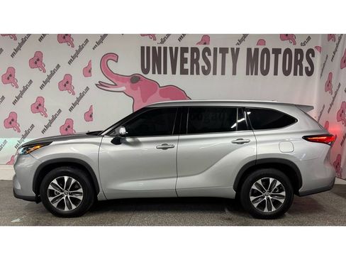 Used 2022 Toyota Highlander XLE image 9