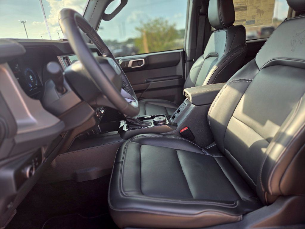 New 2026 Ford Bronco Outer Banks AWD/4WD image 17