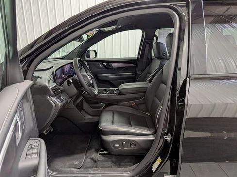 Used 2025 Buick Enclave Sport Touring AWD/4WD image 16