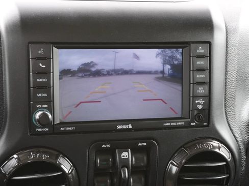 Used 2018 Jeep Wrangler Unlimited Rubicon AWD/4WD image 14