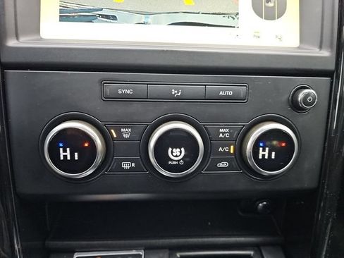 Used 2019 Land Rover Discovery SE AWD/4WD image 28