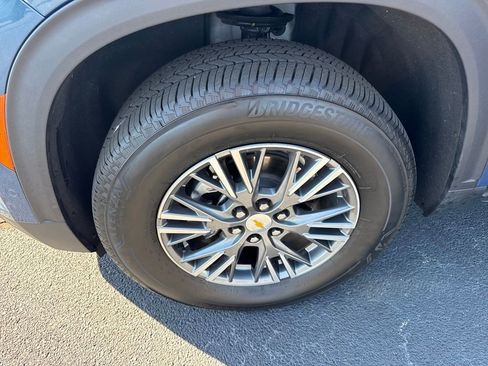 Used 2025 Chevrolet Traverse LT w/ Enhanced Driving Package image 17