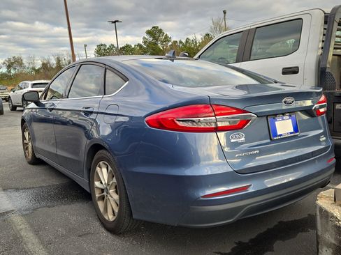 Used 2019 Ford Fusion SE image 4