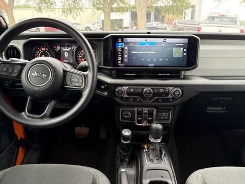 Used 2025 Jeep Wrangler Unlimited Sport AWD/4WD image 10