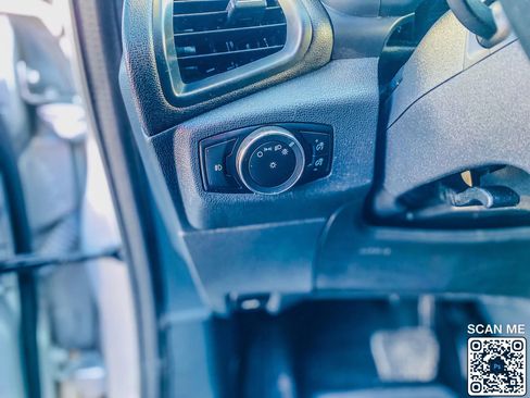 Used 2018 Ford EcoSport SE w/ SE Convenience Package image 17