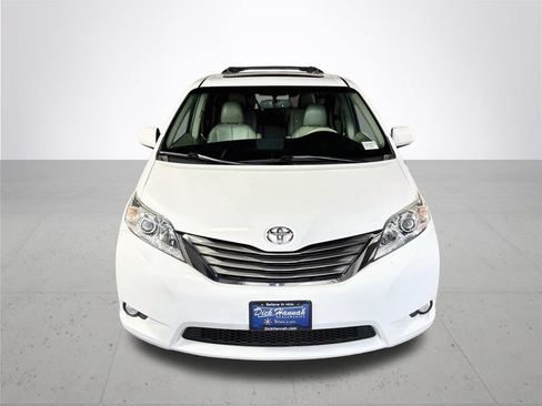 Used 2011 Toyota Sienna XLE w/ Premium Pkg FWD image 3