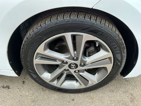 Used 2017 Hyundai Elantra Limited image 13