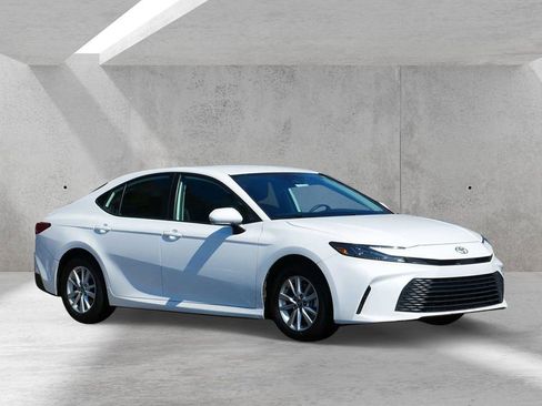 Used 2025 Toyota Camry LE image 1