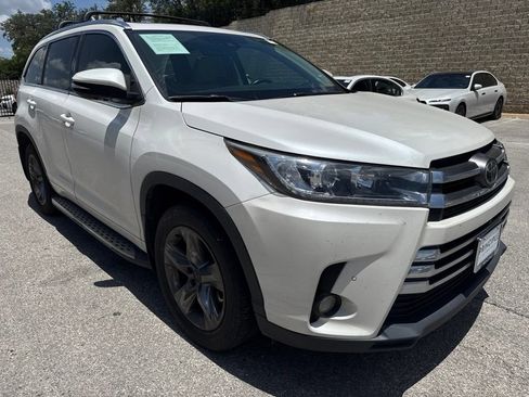 Used 2017 Toyota Highlander Limited Platinum FWD image 3