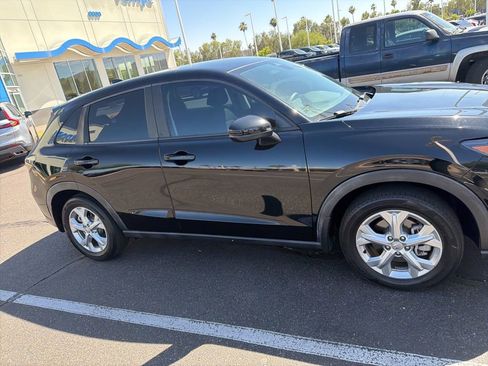 Used 2023 Honda HR-V LX image 2