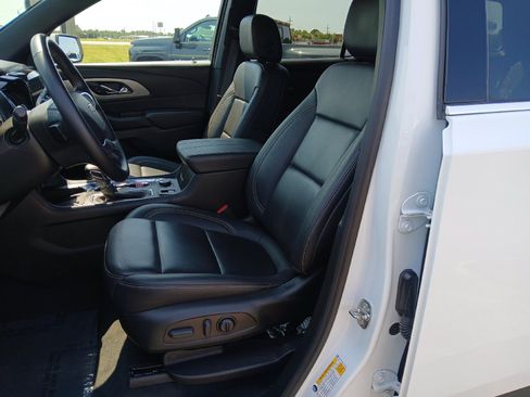 Used 2023 Chevrolet Traverse LT FWD image 12