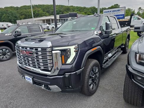 New 2025 GMC Sierra 3500 Denali w/ Denali Reserve Package image 2