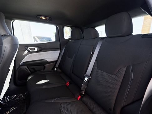 Used 2023 Jeep Compass Sport image 28