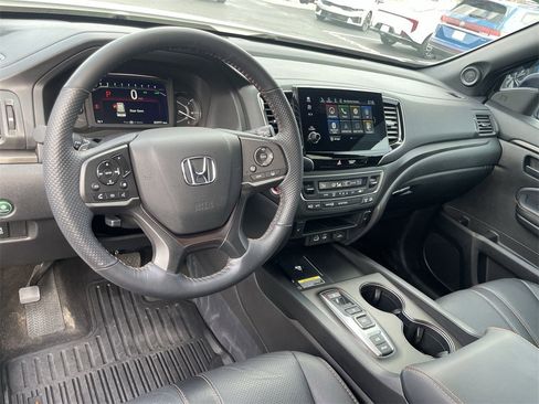 Used 2025 Honda Passport TrailSport image 11
