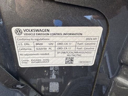 Used 2024 Volkswagen Taos SE FWD image 13