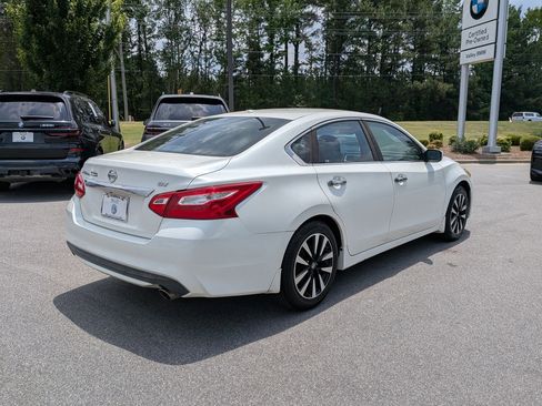 Used 2017 Nissan Altima 2.5 SV FWD image 3