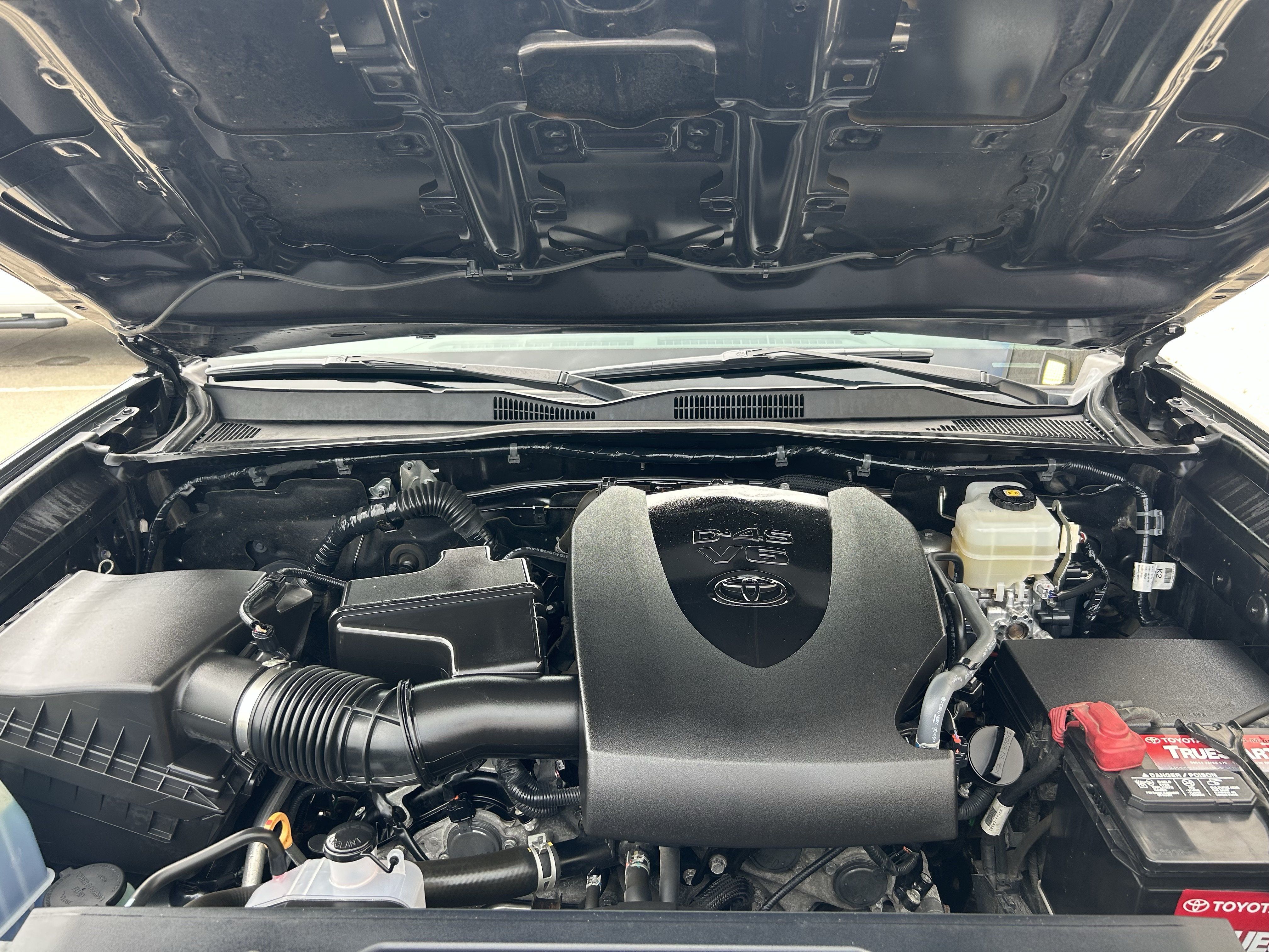 Certified 2018 Toyota Tacoma TRD Off-Road AWD/4WD image 12