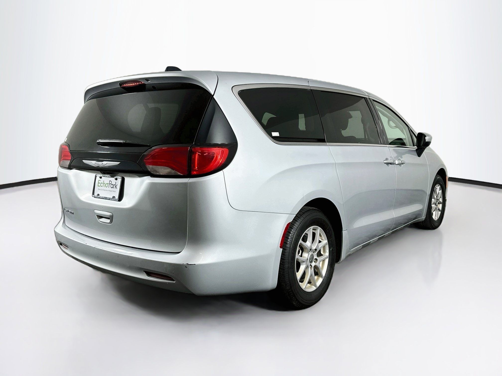 Used 2023 Chrysler Voyager LX FWD image 9