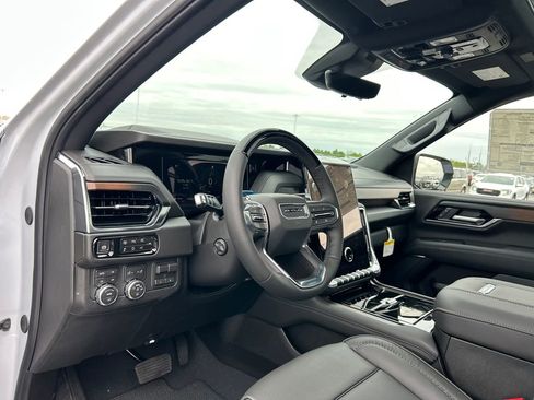New 2026 GMC Yukon Denali w/ Denali Reserve Package AWD/4WD image 18