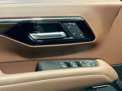 New 2026 Chevrolet Suburban High Country AWD/4WD image 17