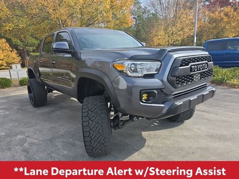 Used 2021 Toyota Tacoma TRD Off-Road image 11