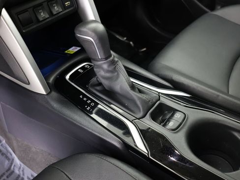 Used 2022 Toyota Corolla Cross XLE image 6