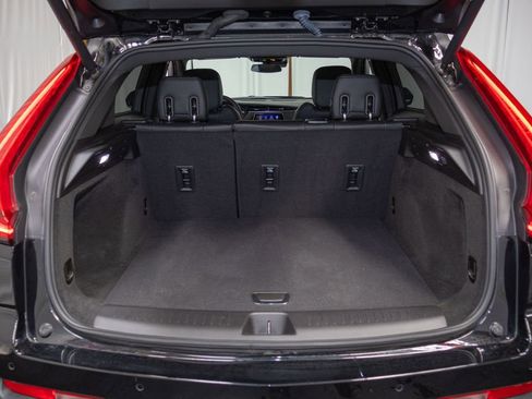 Used 2023 Cadillac XT4 Luxury w/ Cold Weather Package image 17